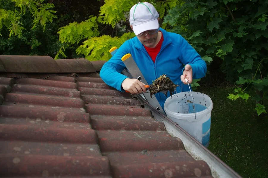 Reputable Gutter Cleaning Services Reseda CA Reputable Gutter Cleaning Services Reseda CA